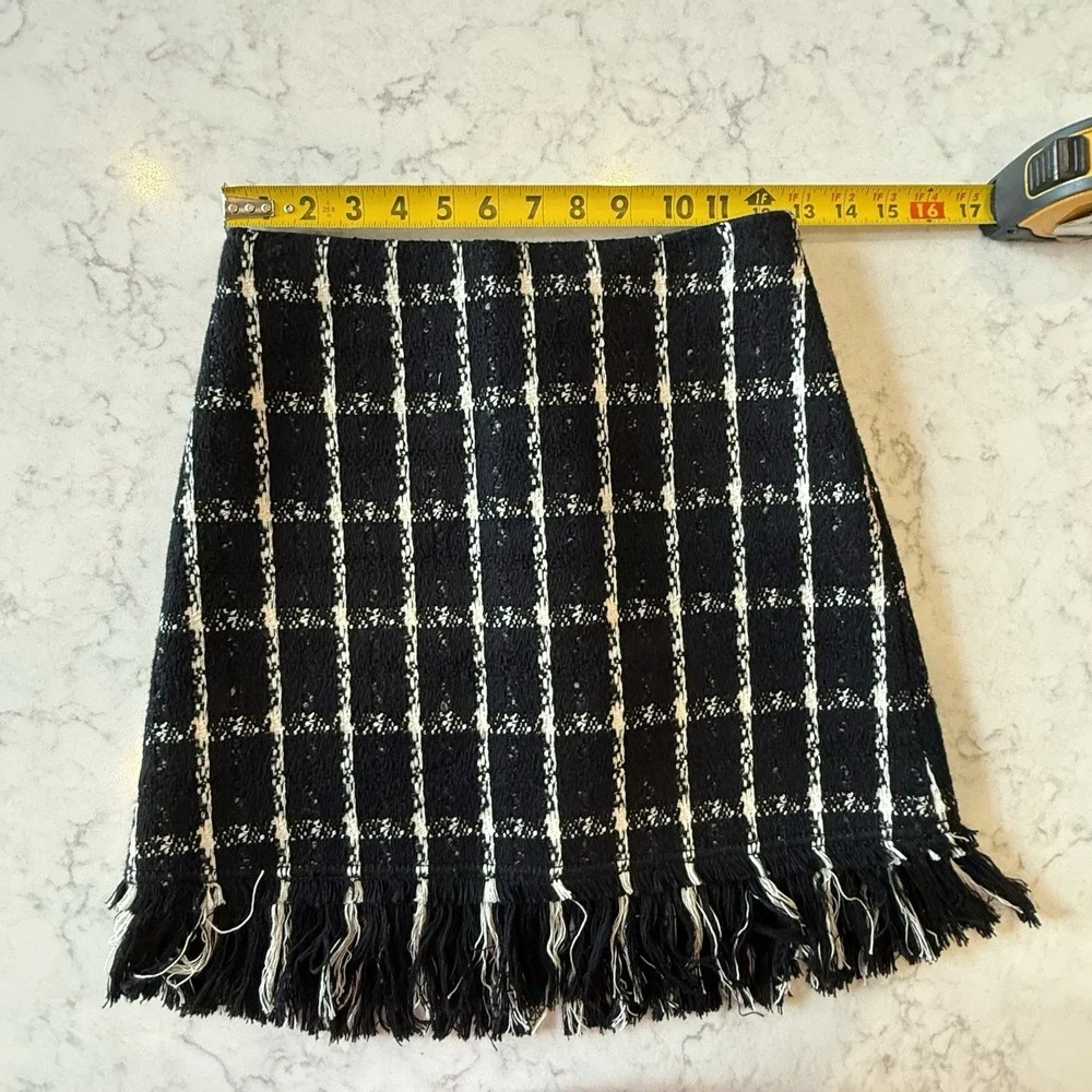 Tory Burch Skirt Size 0 • Black White Plaid Textured Tweed Fringe Hem • Side Zip